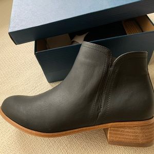 Denver Hayes Ankle Boots